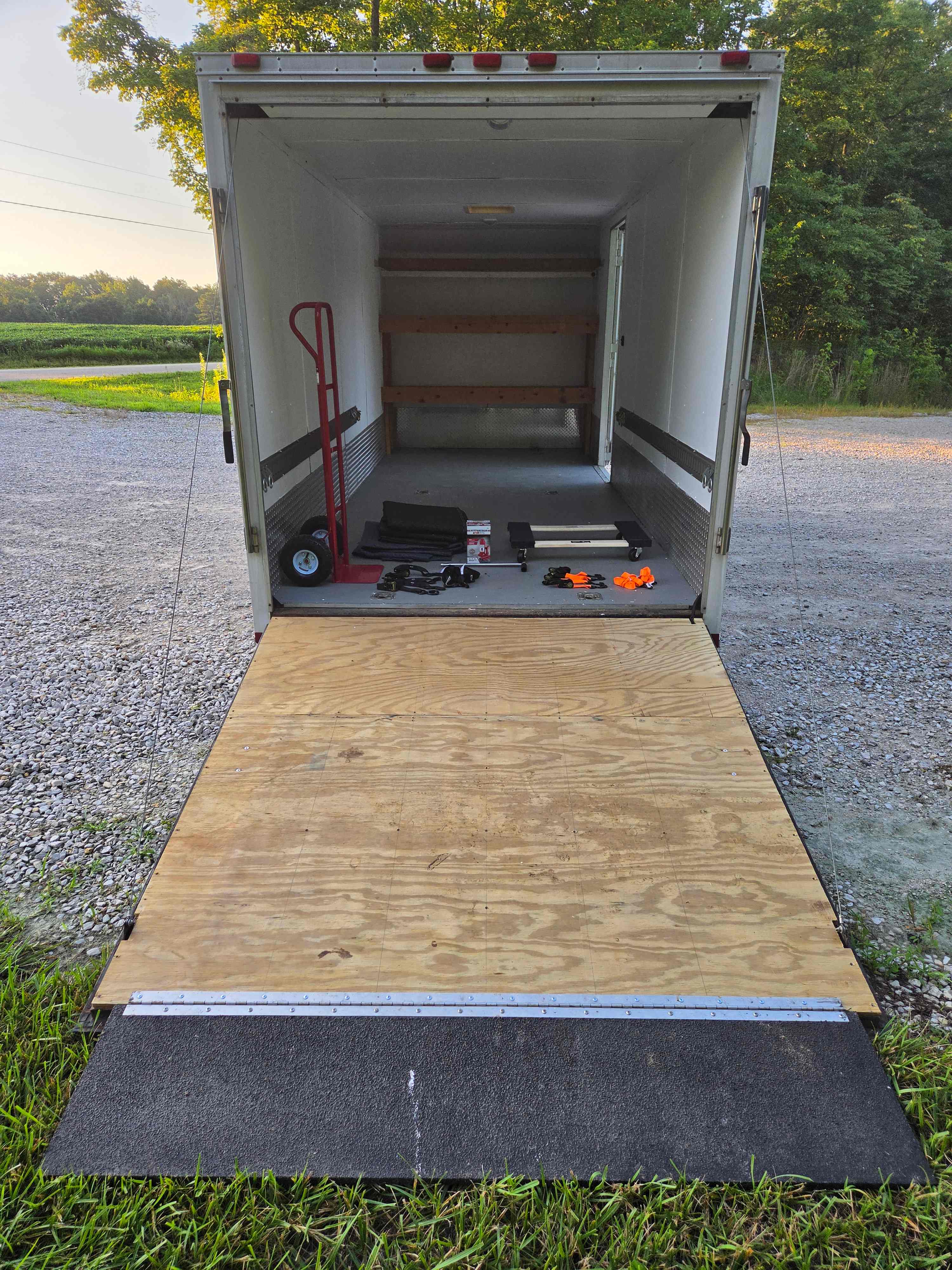18ft Enclosed Trailer thumbnail 2