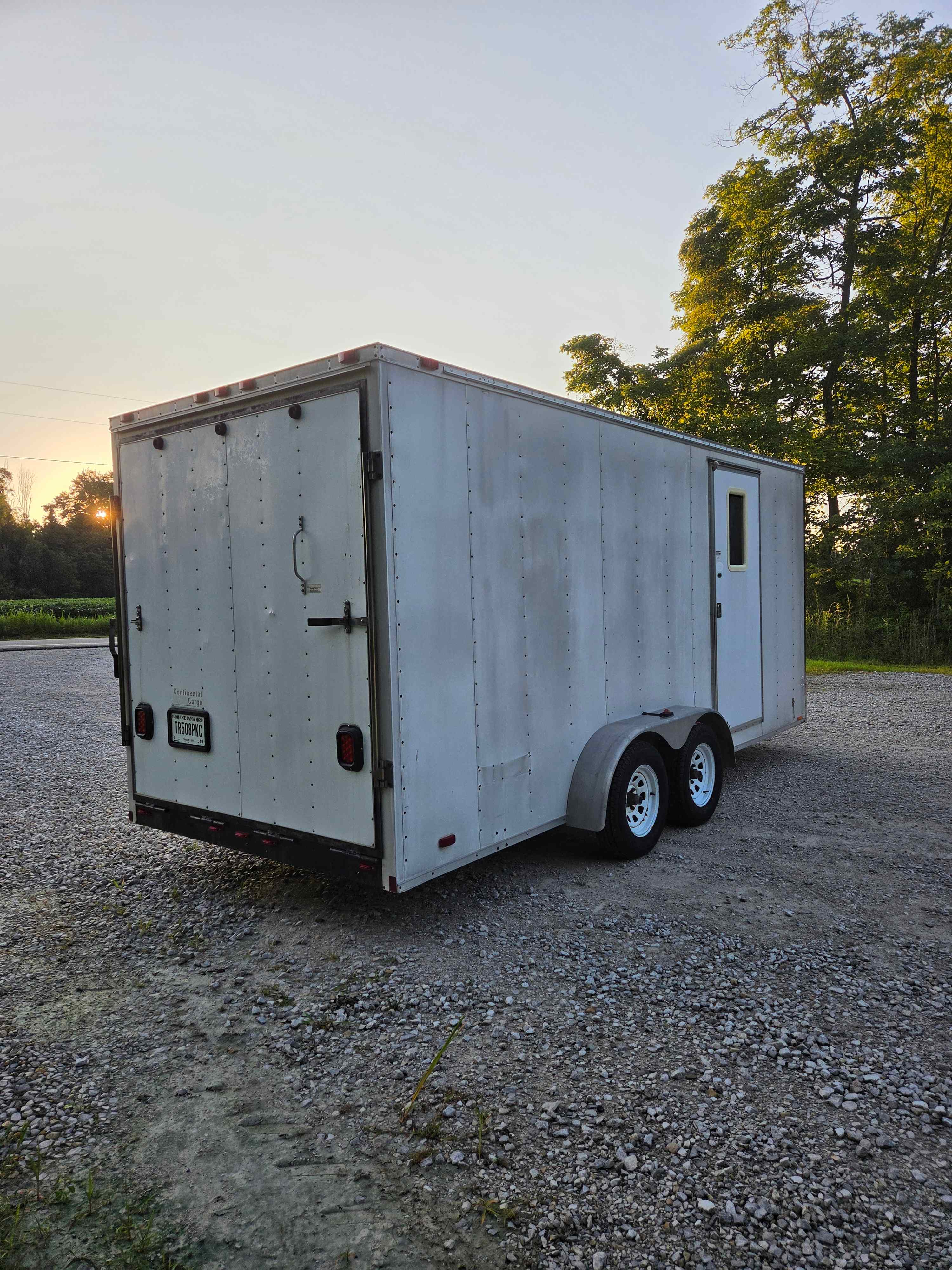 18ft Enclosed Trailer thumbnail 3