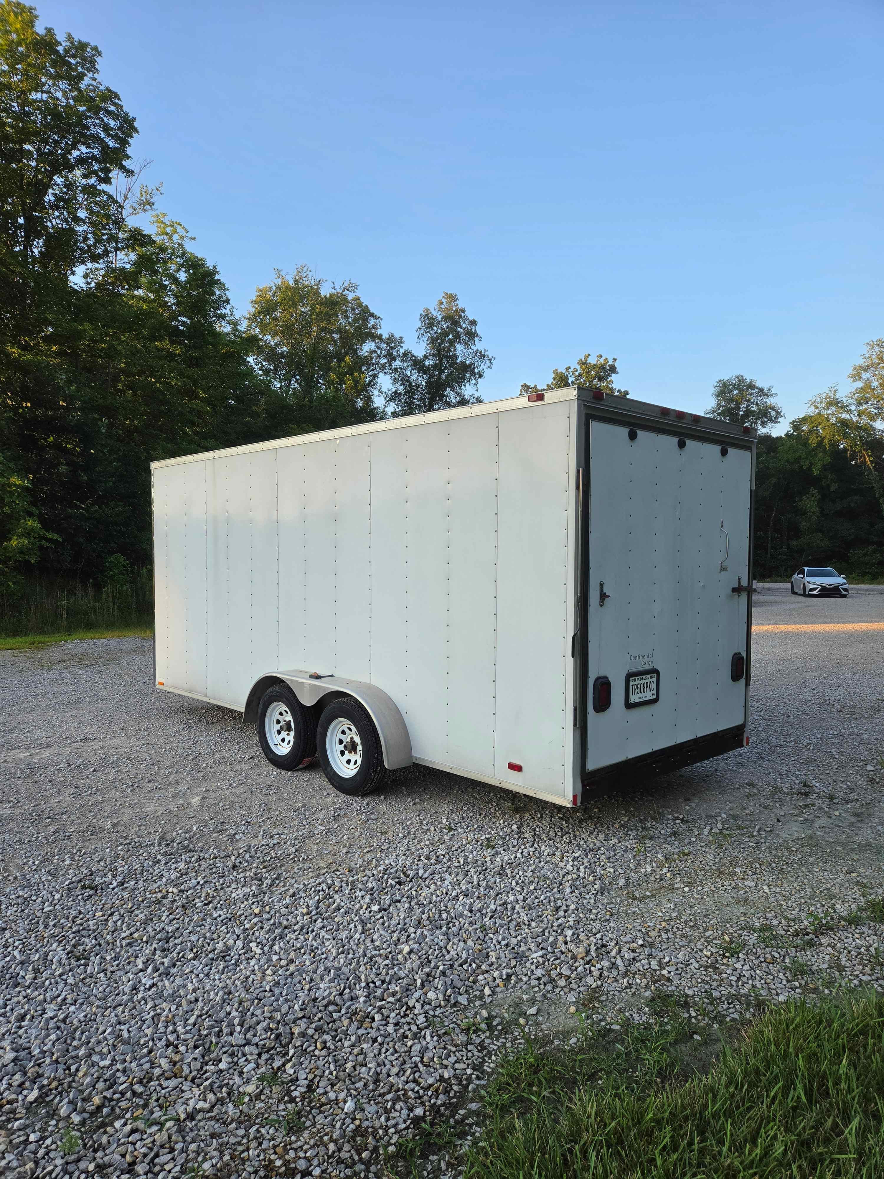 18ft Enclosed Trailer thumbnail 4