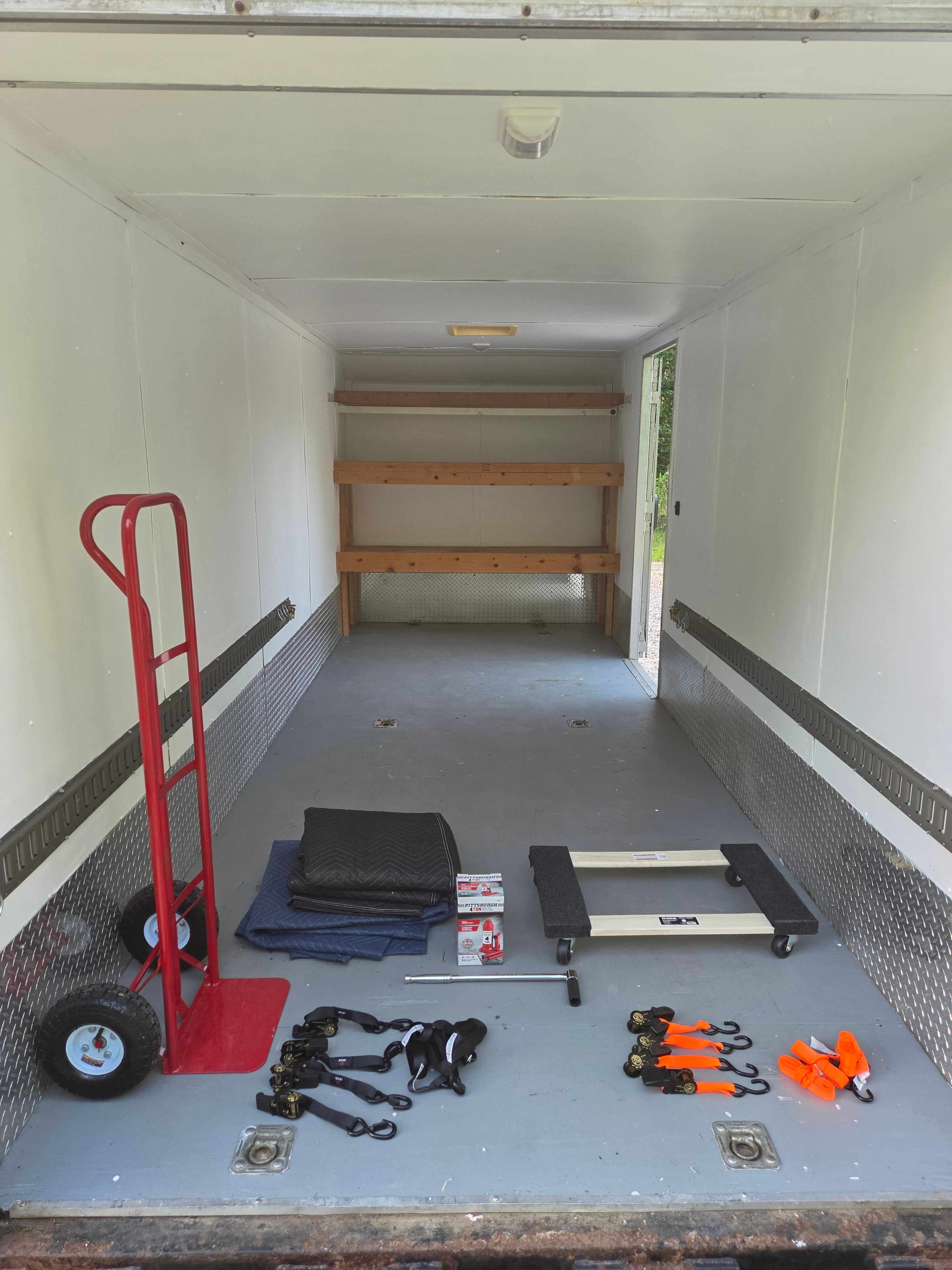 18ft Enclosed Trailer thumbnail 5