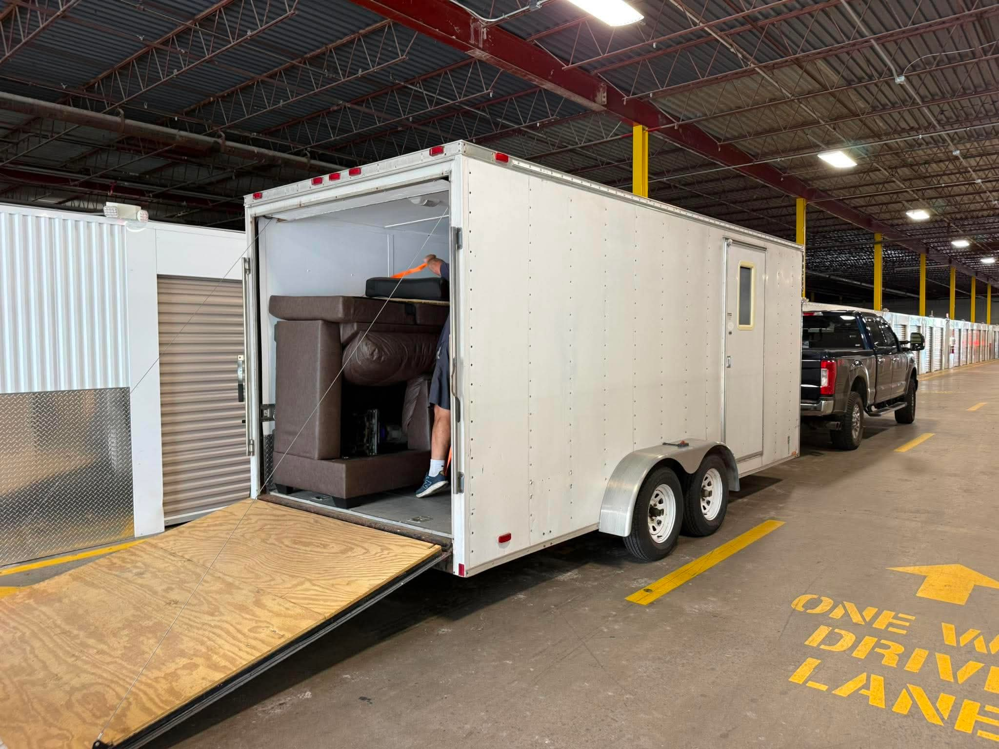 18ft Enclosed Trailer thumbnail 8